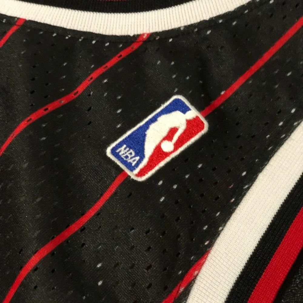 Michael Jordan Chicago Bulls Jersey - Picture 5 of 6
